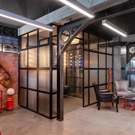 Glam Taoo Boutique 4*